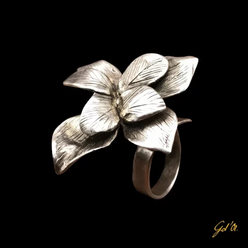 création bijoux en argent bague créée par Laurence Gossart, modèle unique artisanat Gabrielle d'Or